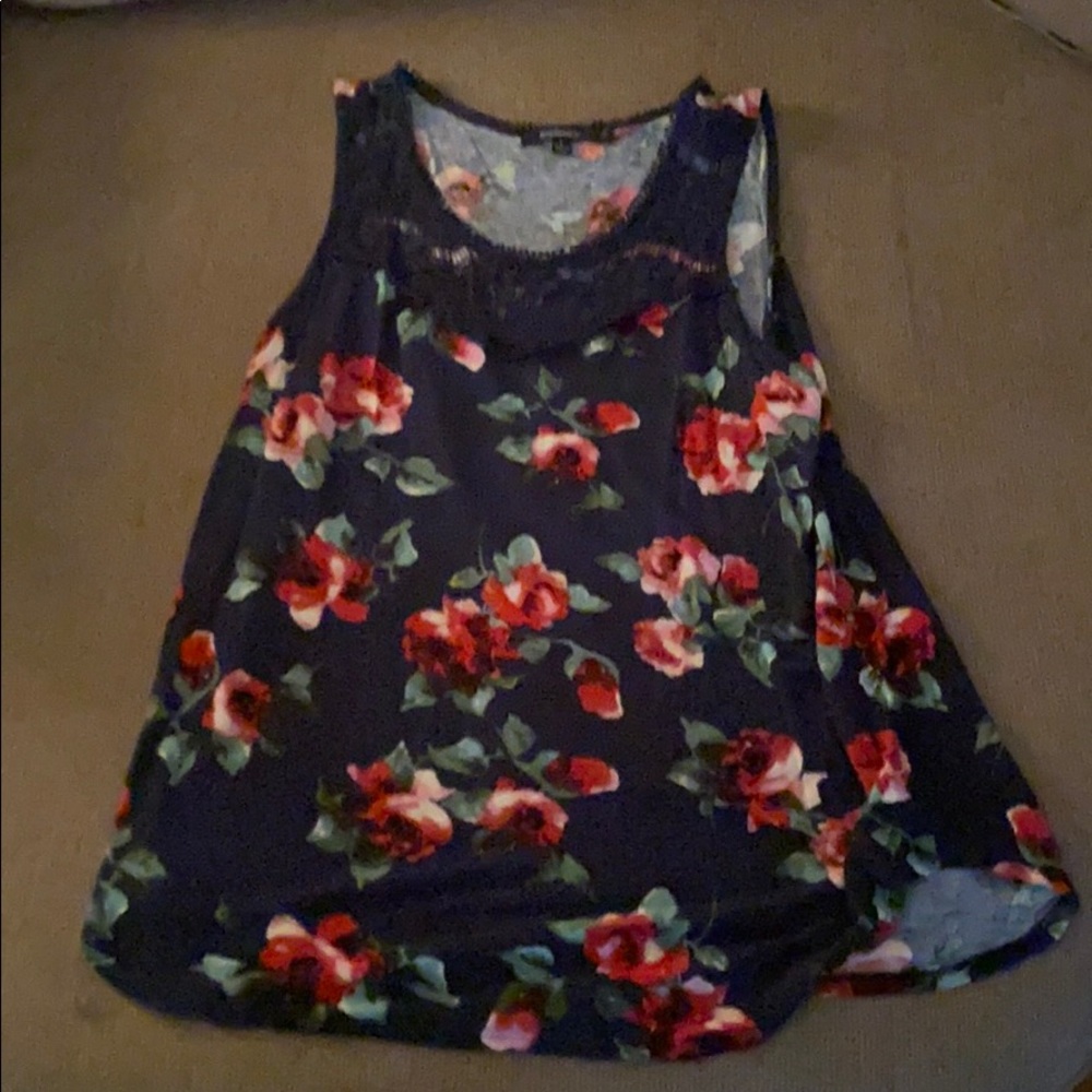 Floral tank top size large